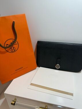 Hermès Dogon Black Leather GM Wallet/Clutch